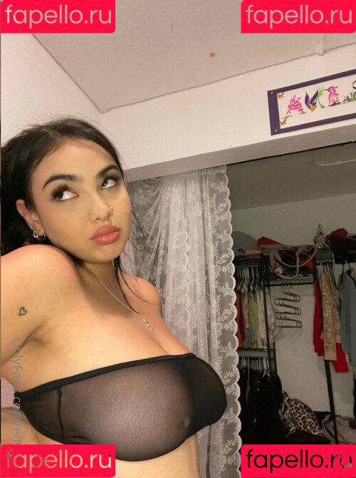 em1lina Onlyfans Photo Gallery 