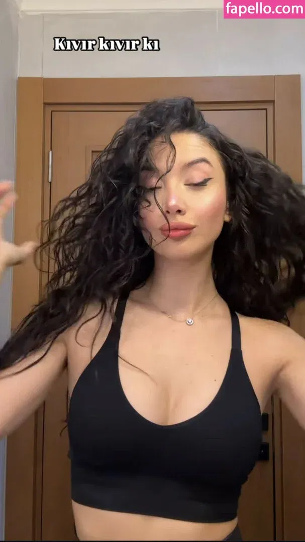 Atavratmiyav Onlyfans Photo Gallery 