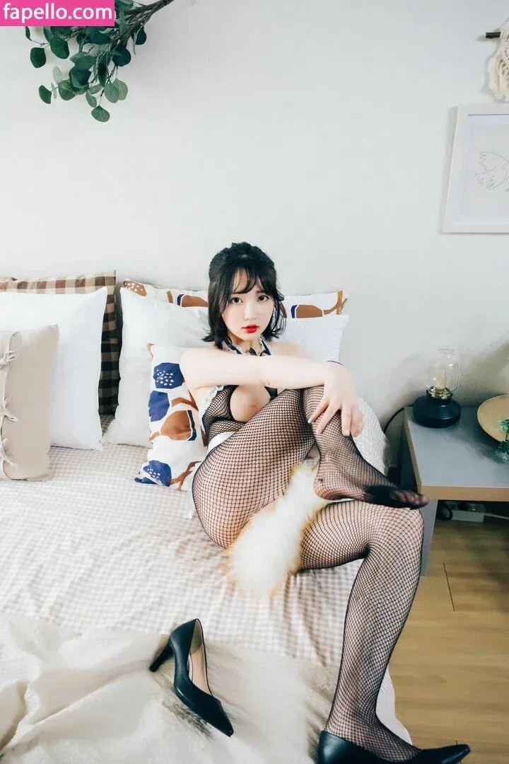 Son Ye Eun Onlyfans Photo Gallery 