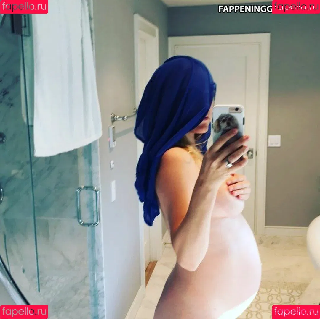 Jenny Mollen Onlyfans Photo Gallery 