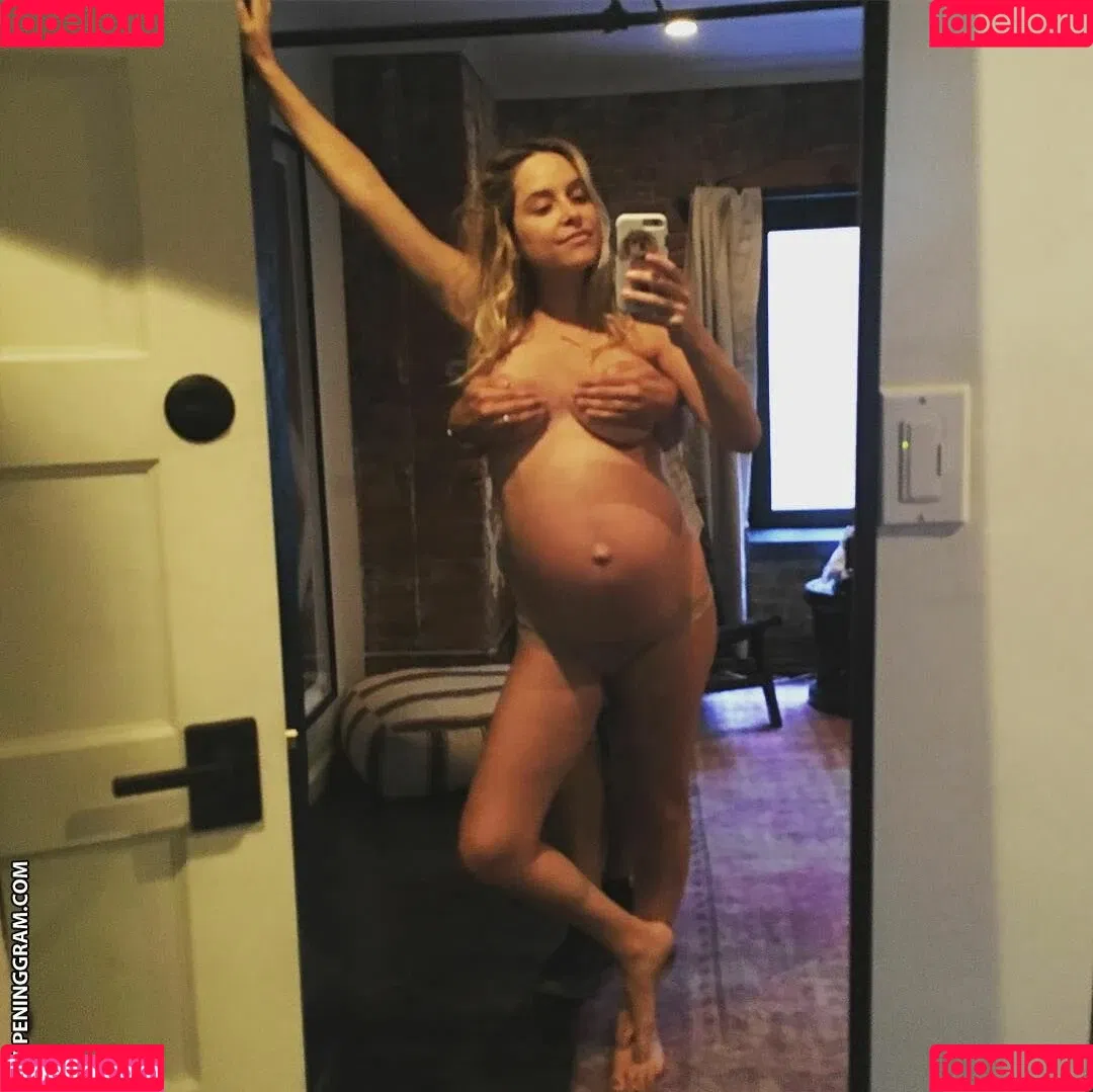 Jenny Mollen Onlyfans Photo Gallery 