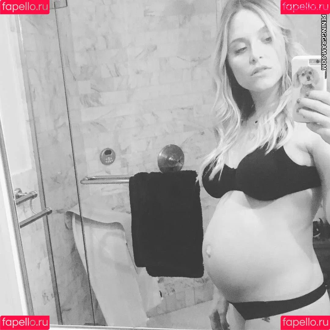 Jenny Mollen Onlyfans Photo Gallery 