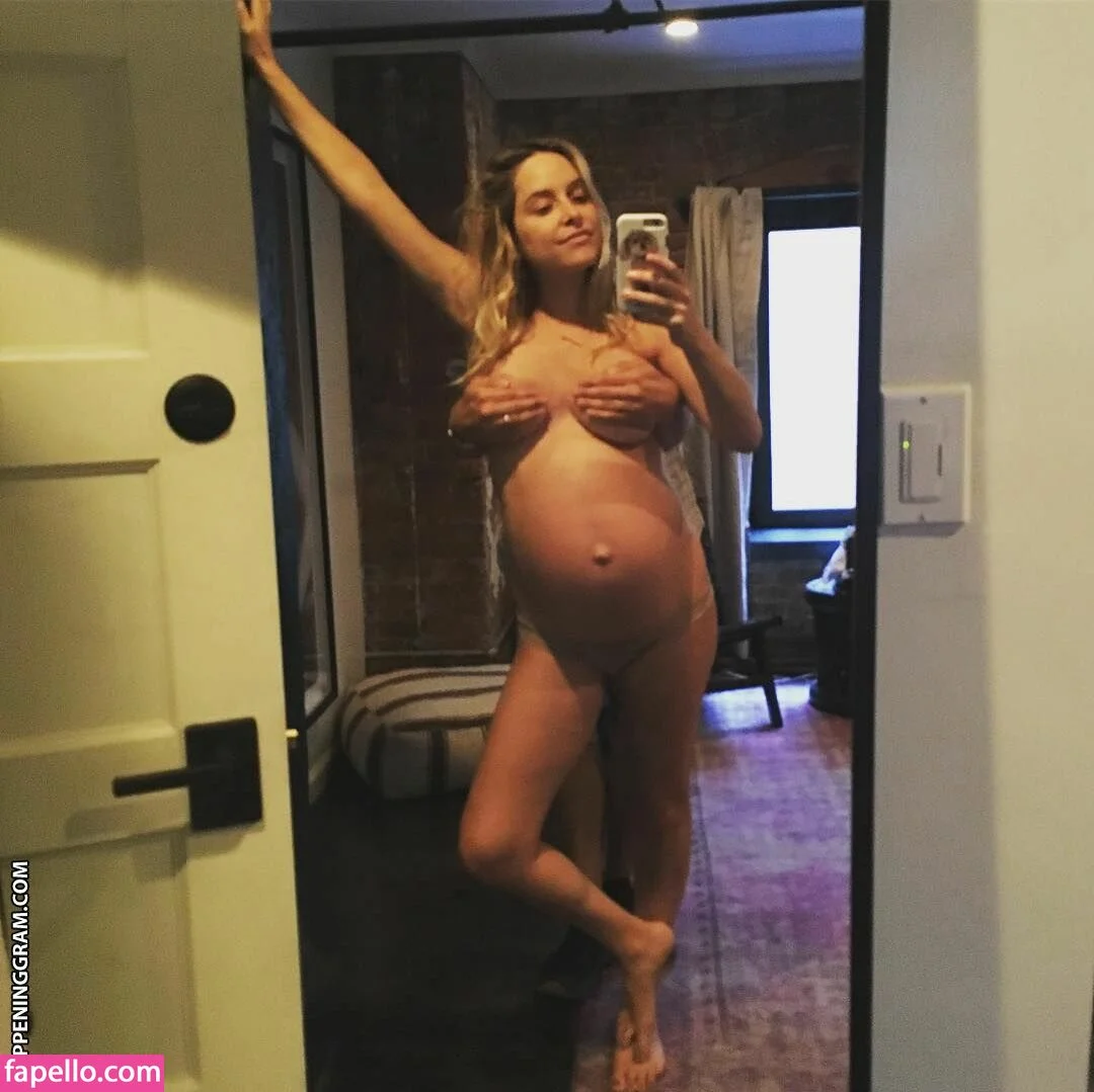 Jenny Mollen Onlyfans Photo Gallery 