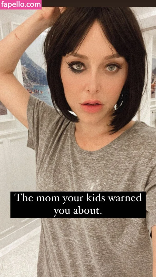 Jenny Mollen Onlyfans Photo Gallery 