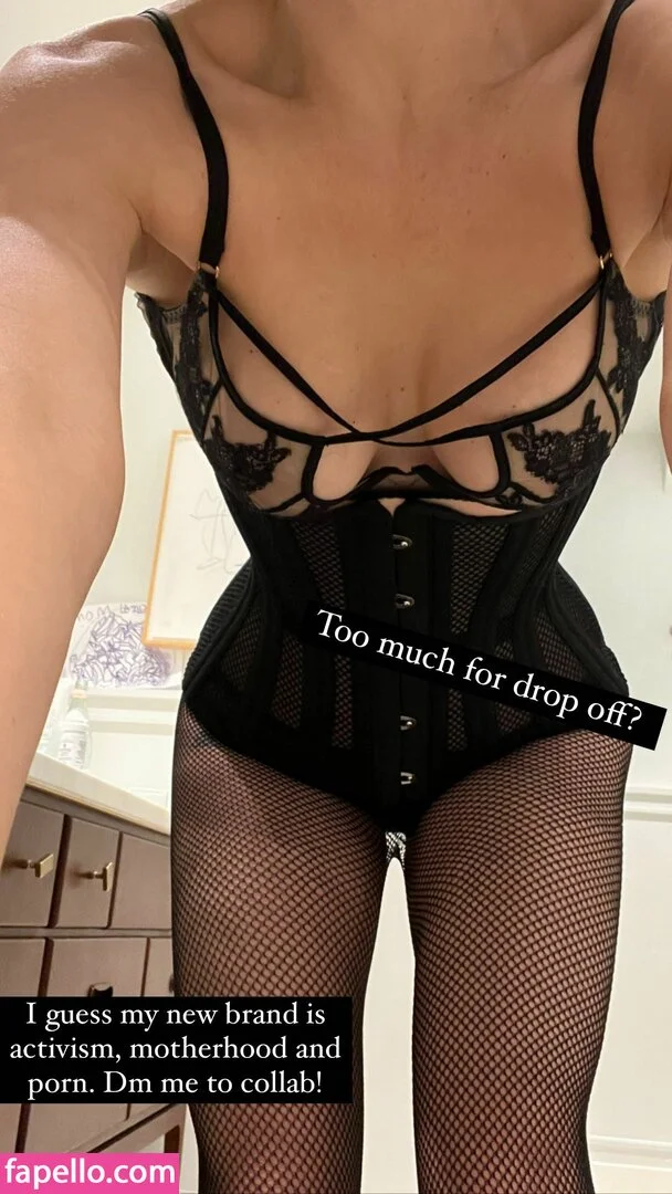 Jenny Mollen Onlyfans Photo Gallery 