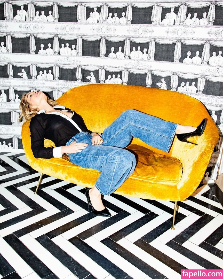 Jenny Mollen Onlyfans Photo Gallery 