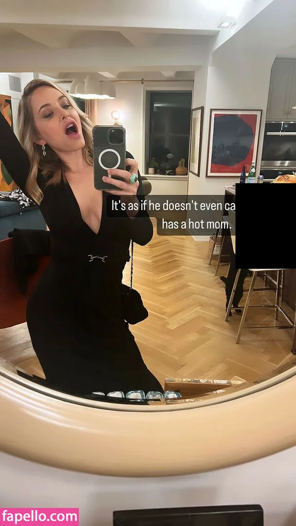 Jenny Mollen Onlyfans Photo Gallery 