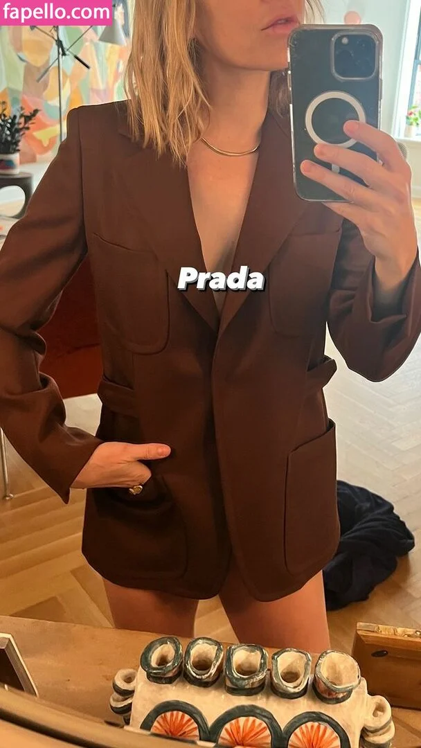 Jenny Mollen Onlyfans Photo Gallery 