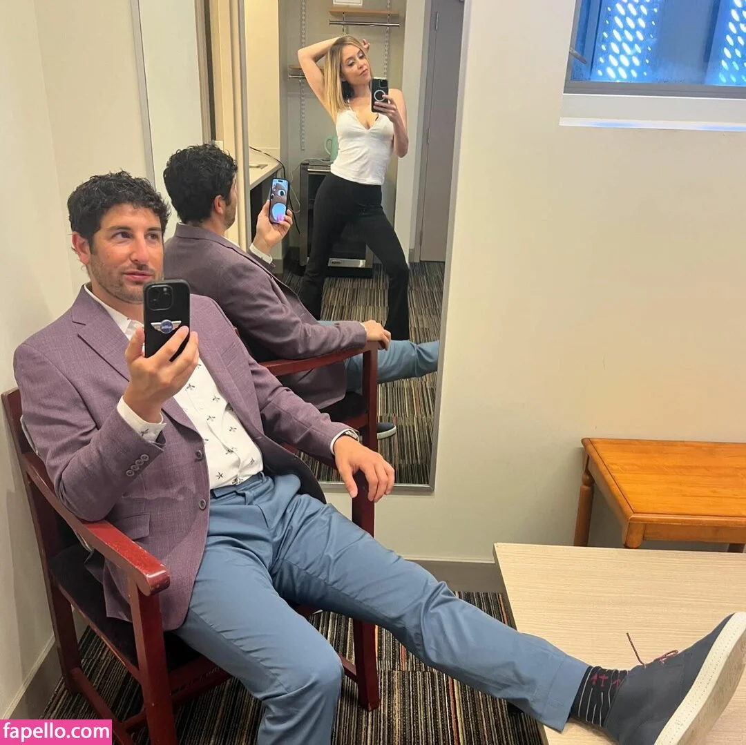 Jenny Mollen Onlyfans Photo Gallery 