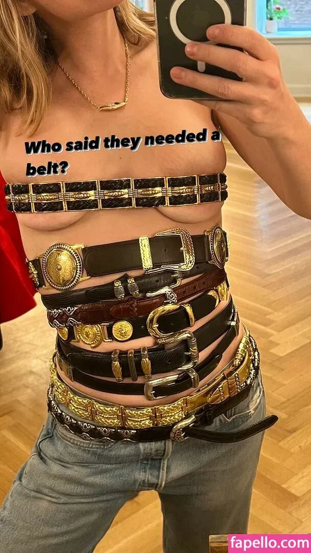 Jenny Mollen Onlyfans Photo Gallery 