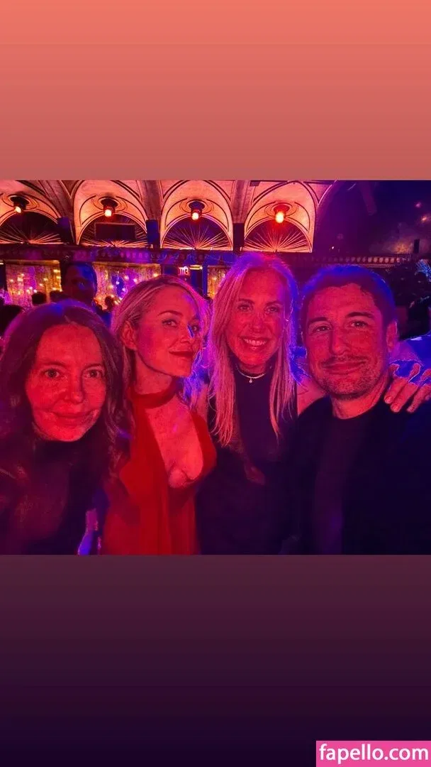 Jenny Mollen Onlyfans Photo Gallery 