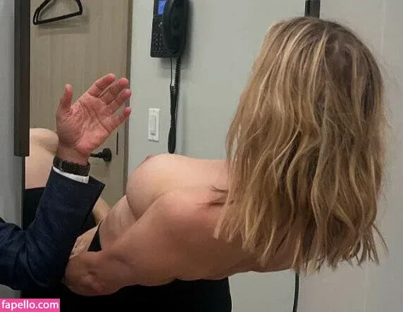 Jenny Mollen Onlyfans Photo Gallery 