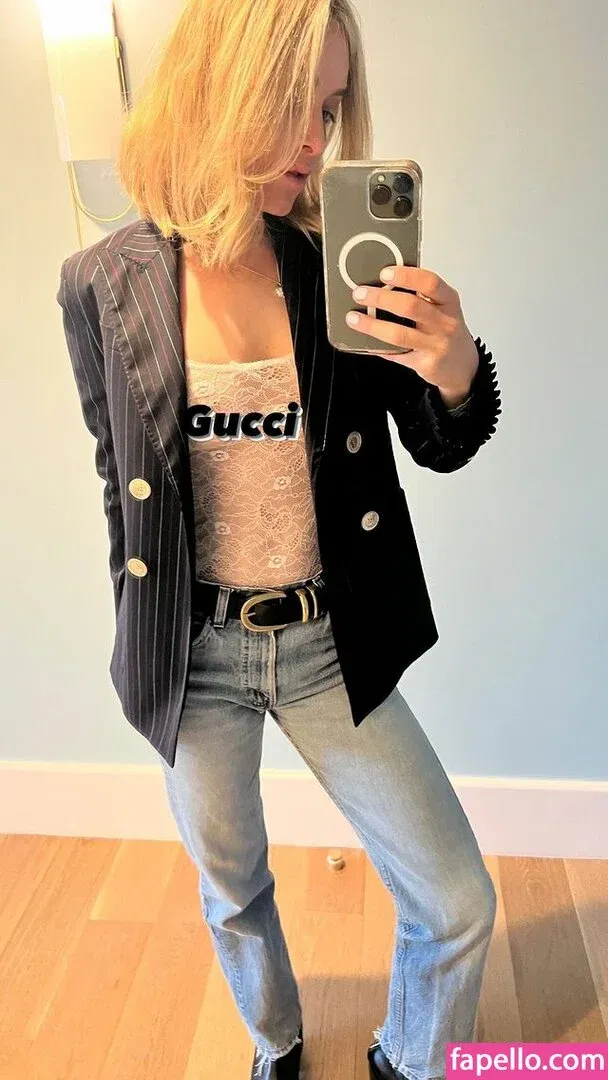 Jenny Mollen Onlyfans Photo Gallery 