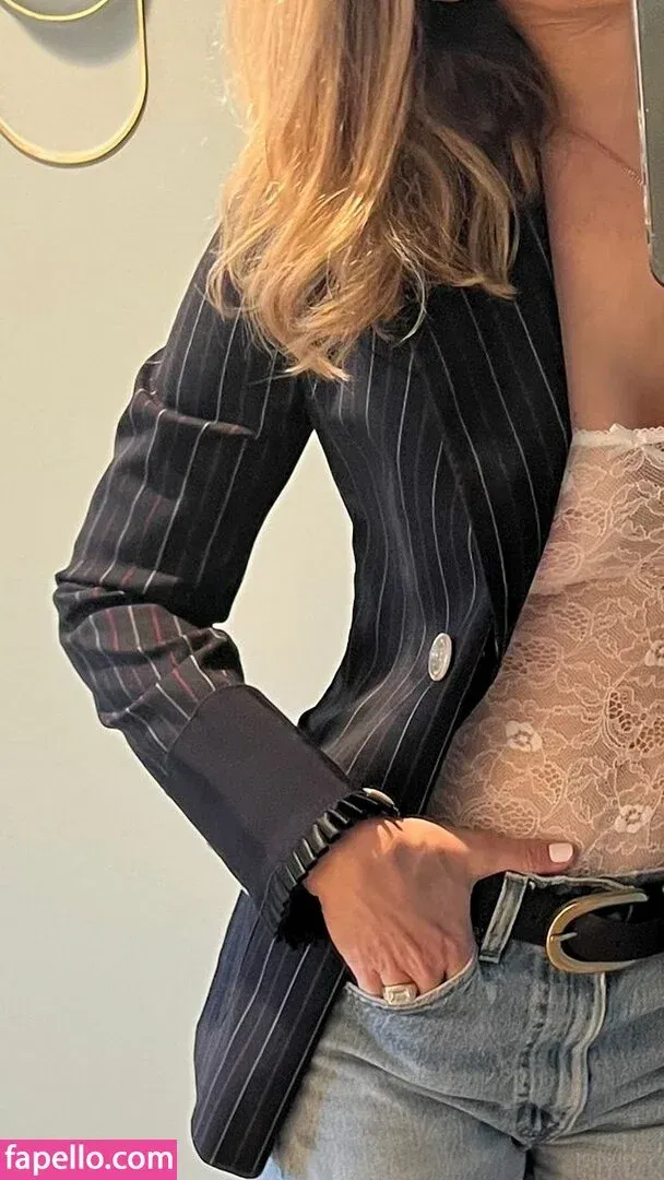 Jenny Mollen Onlyfans Photo Gallery 