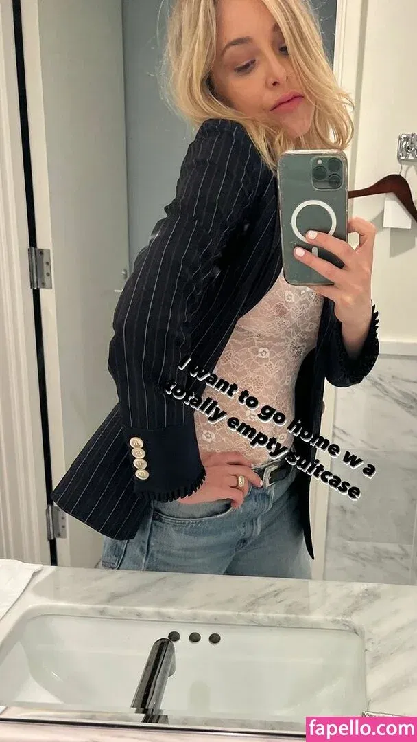 Jenny Mollen Onlyfans Photo Gallery 