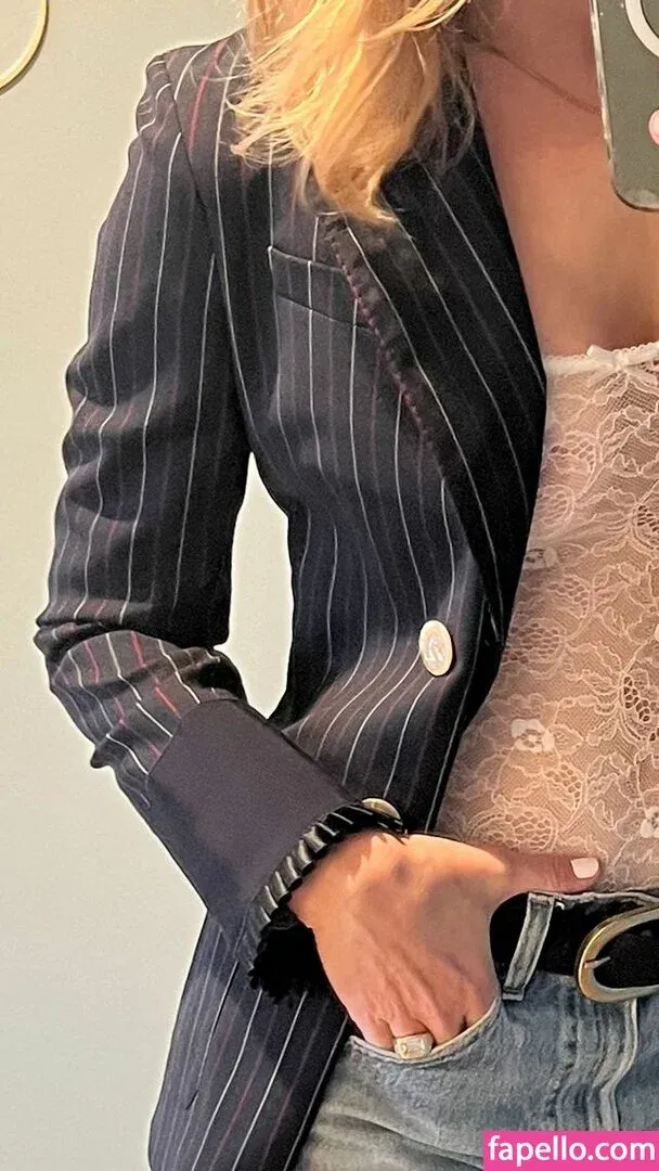 Jenny Mollen Onlyfans Photo Gallery 