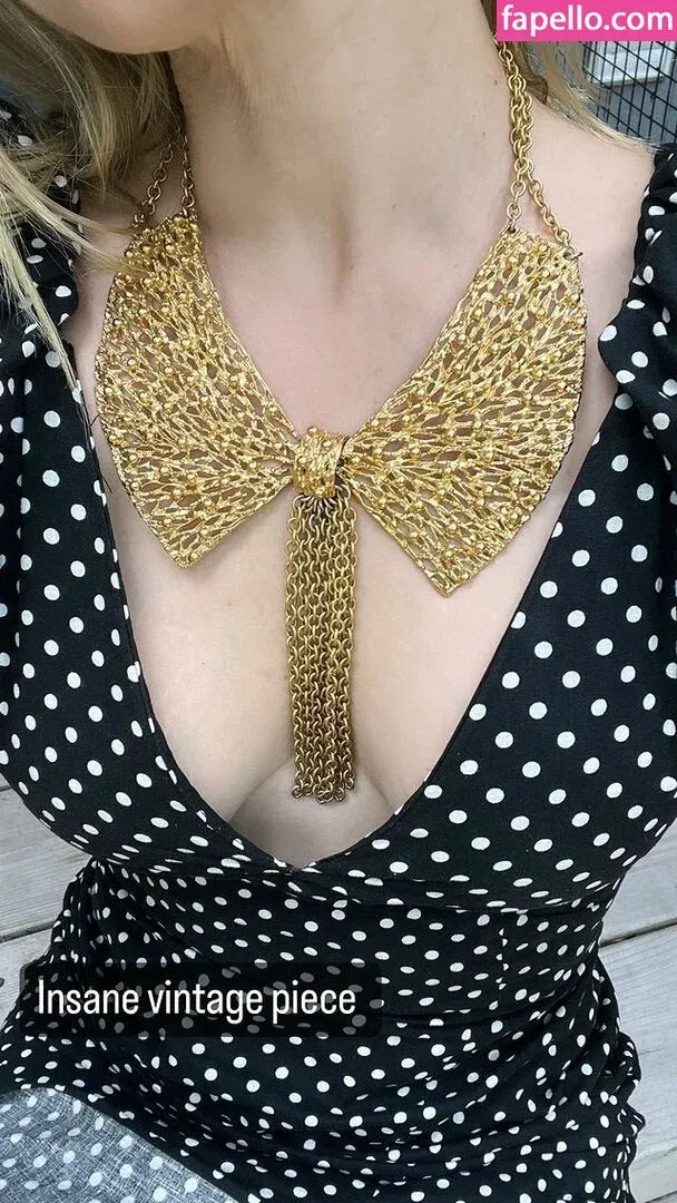 Jenny Mollen Onlyfans Photo Gallery 