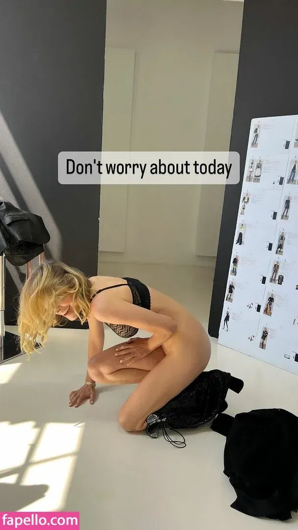 Jenny Mollen Onlyfans Photo Gallery 