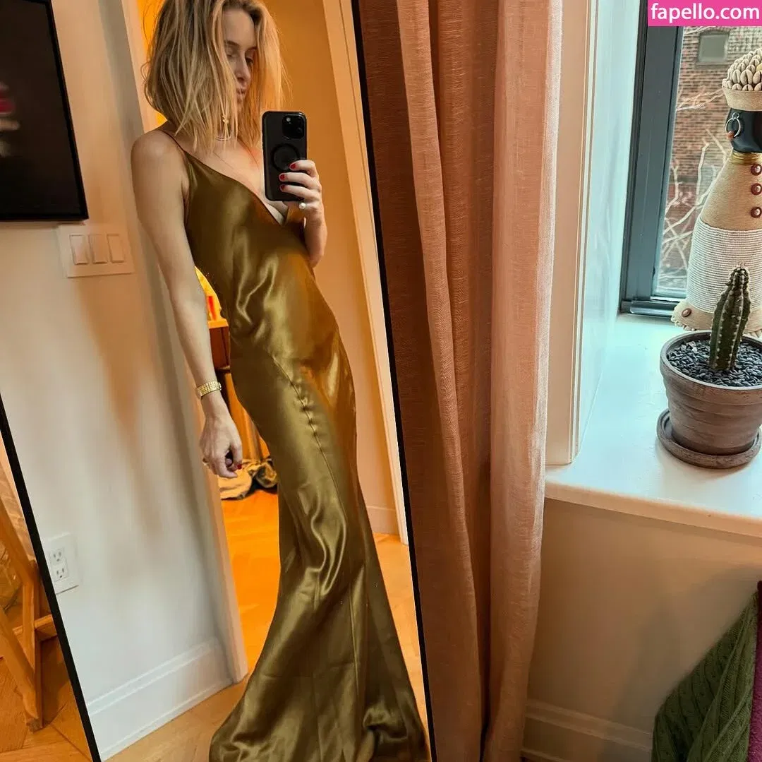 Jenny Mollen Onlyfans Photo Gallery 