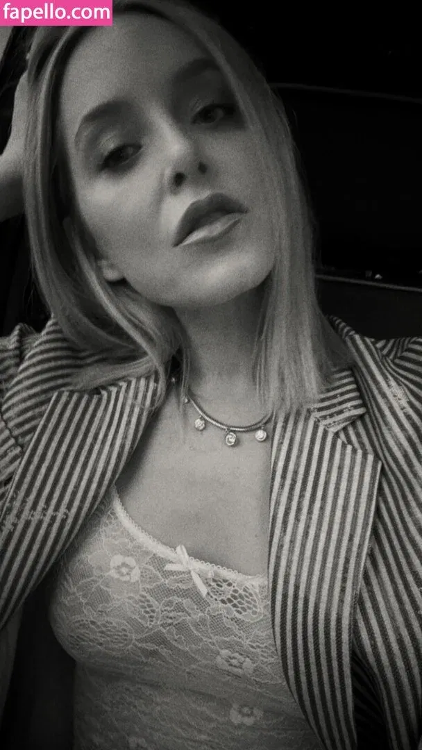 Jenny Mollen Onlyfans Photo Gallery 