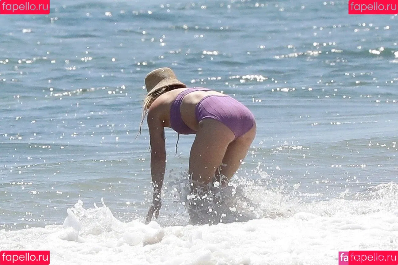 Hillary Duff Onlyfans Photo Gallery 