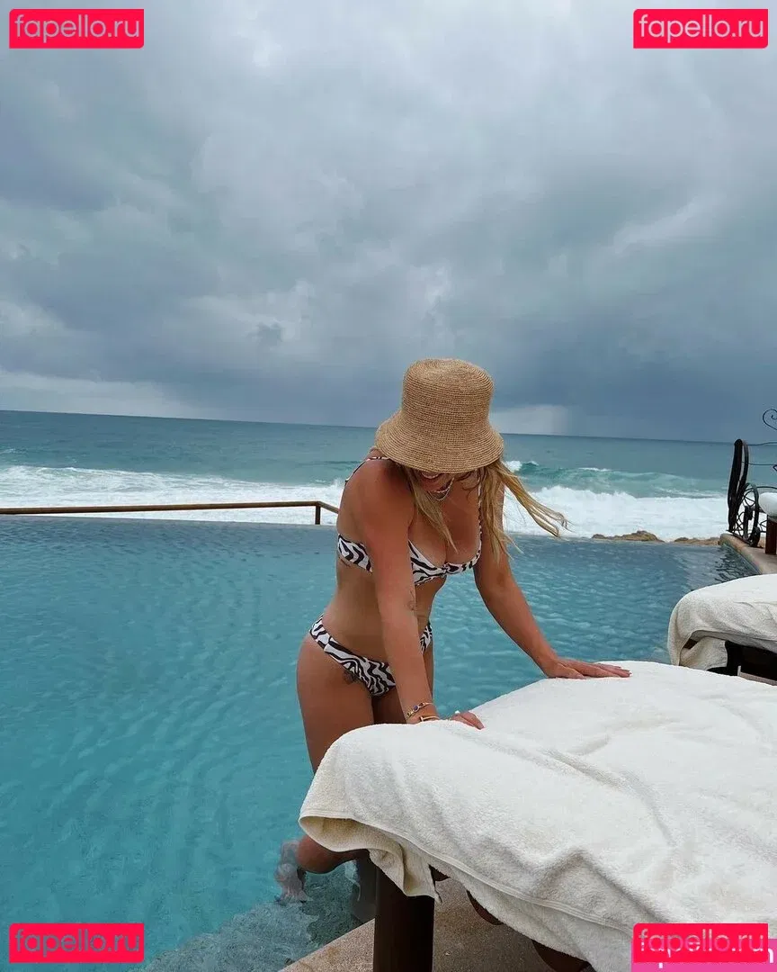 Hillary Duff Onlyfans Photo Gallery 