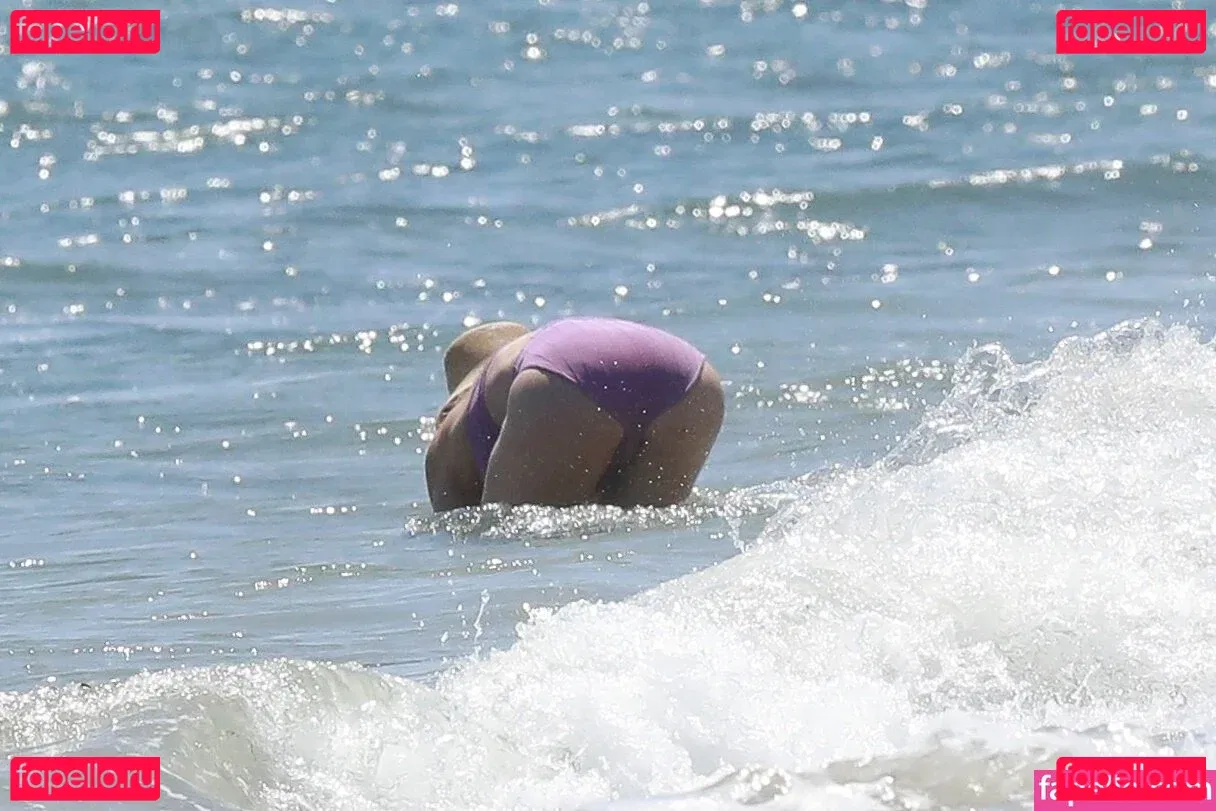 Hillary Duff Onlyfans Photo Gallery 