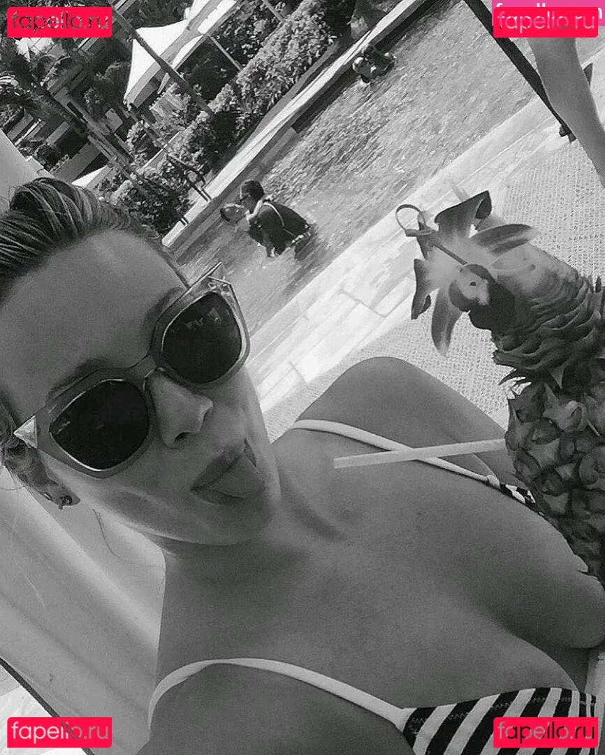 Hillary Duff Onlyfans Photo Gallery 