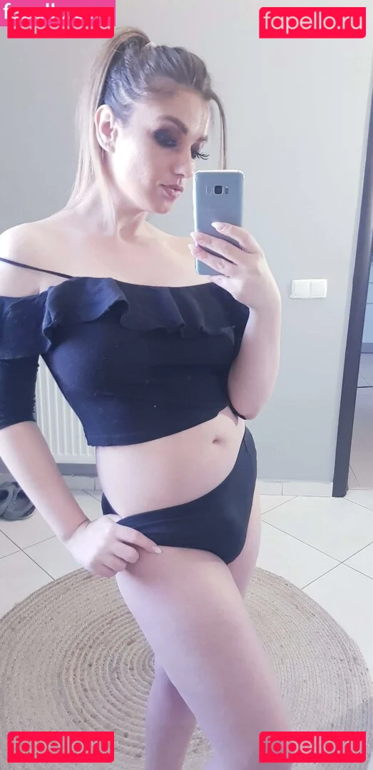 RebeccaWhiteTS Onlyfans Photo Gallery 