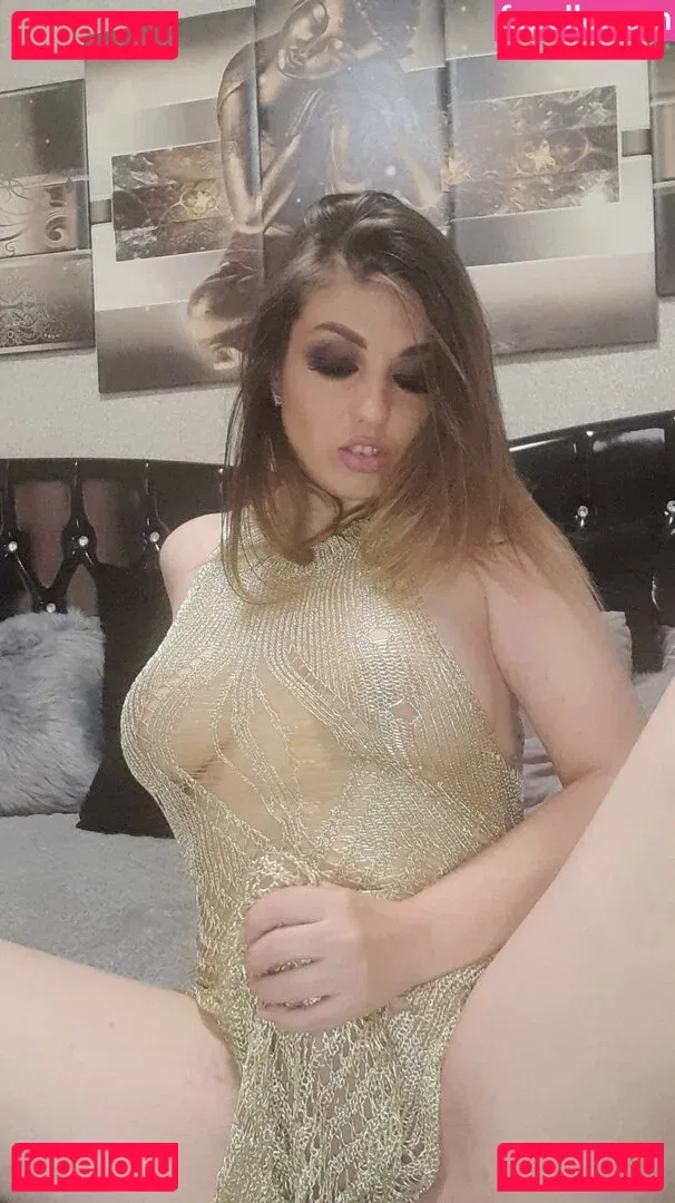 RebeccaWhiteTS Onlyfans Photo Gallery 