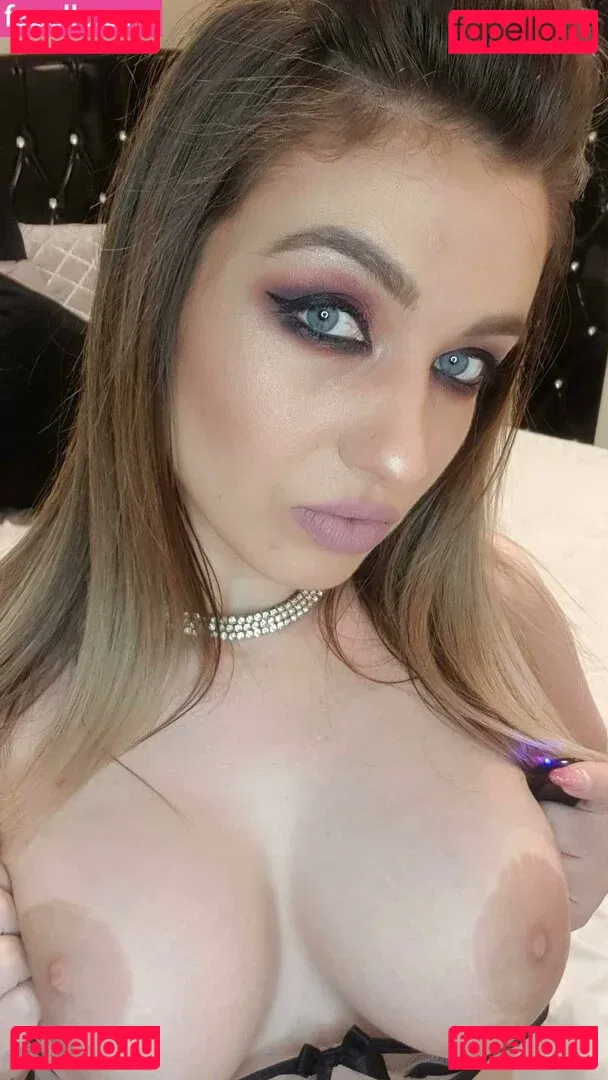 RebeccaWhiteTS Onlyfans Photo Gallery 