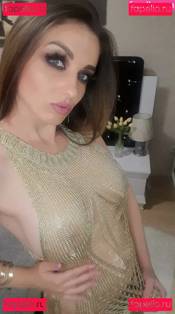 RebeccaWhiteTS Onlyfans Photo Gallery 