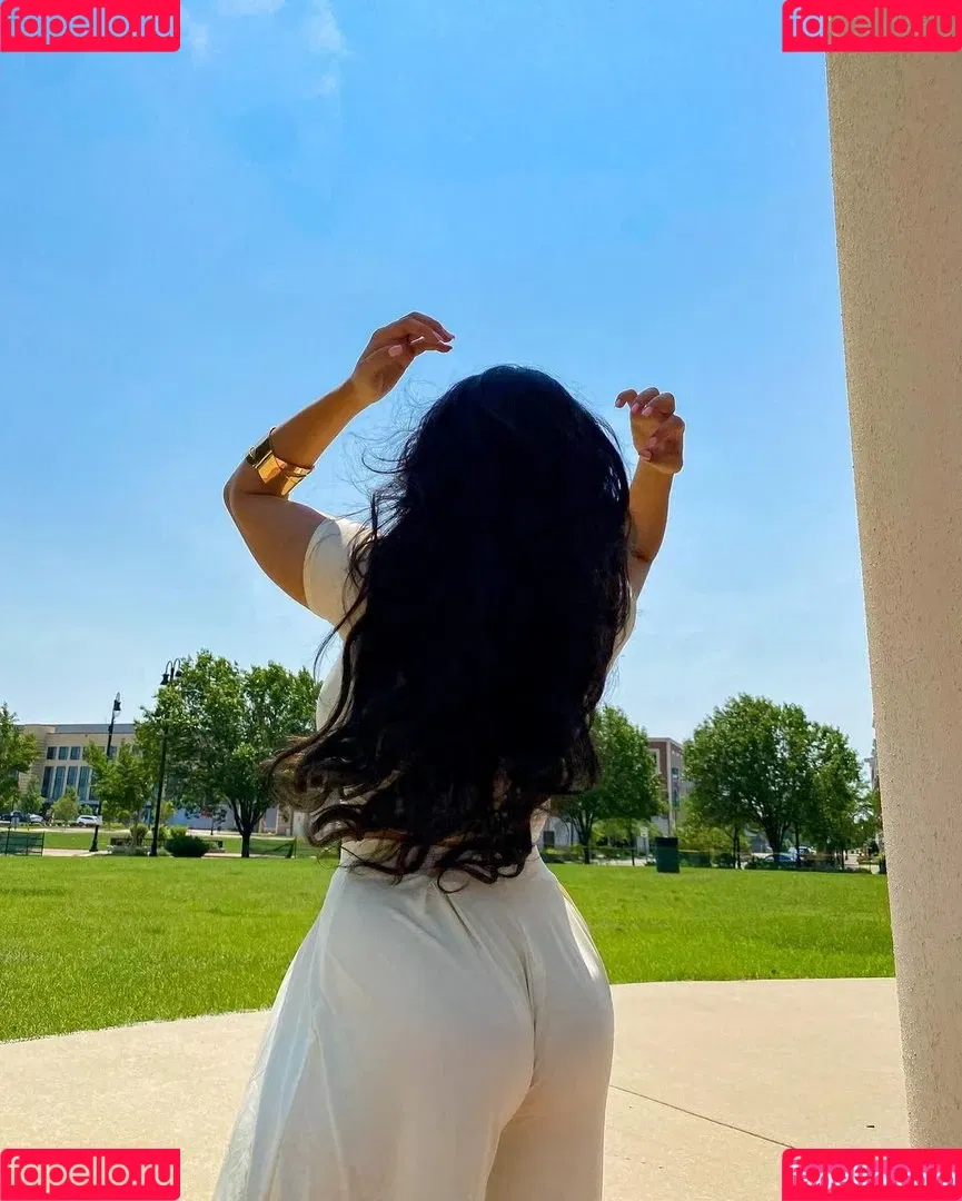 Ponsee Saa Onlyfans Photo Gallery 