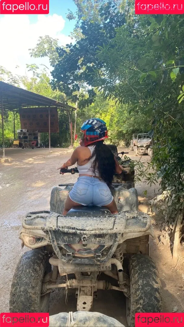 Ponsee Saa Onlyfans Photo Gallery 