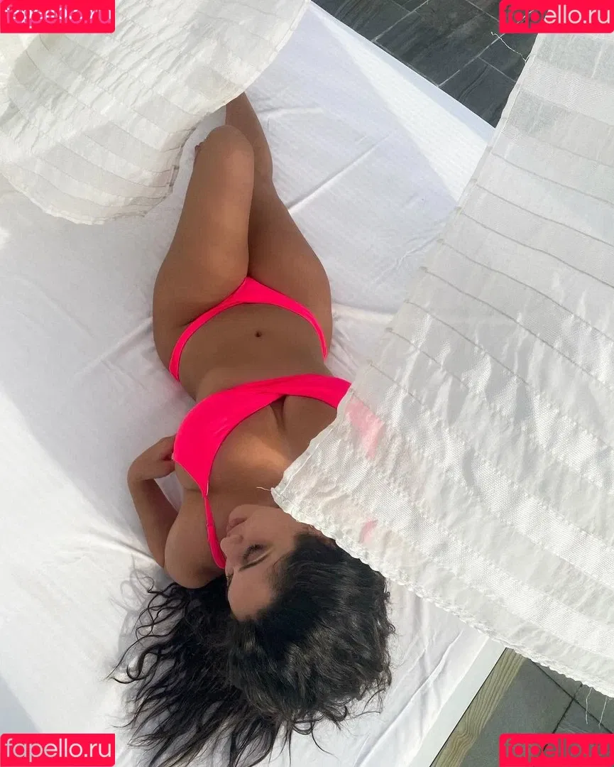 Ponsee Saa Onlyfans Photo Gallery 