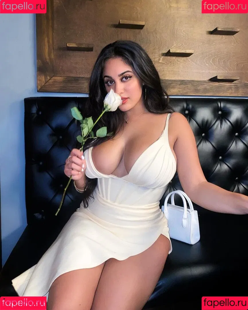 Ponsee Saa Onlyfans Photo Gallery 