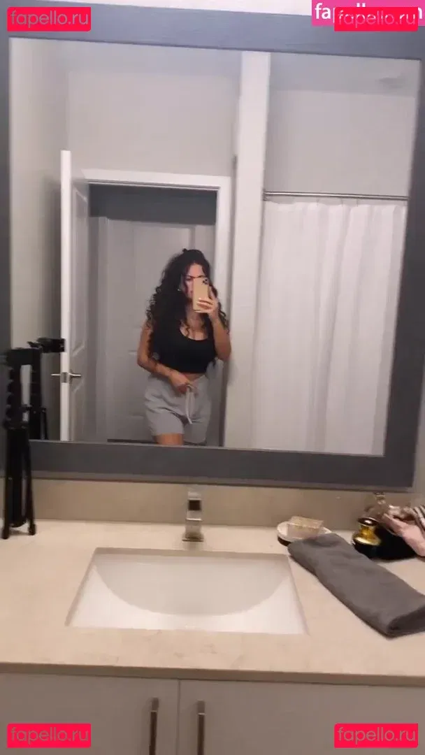 Ponsee Saa Onlyfans Photo Gallery 