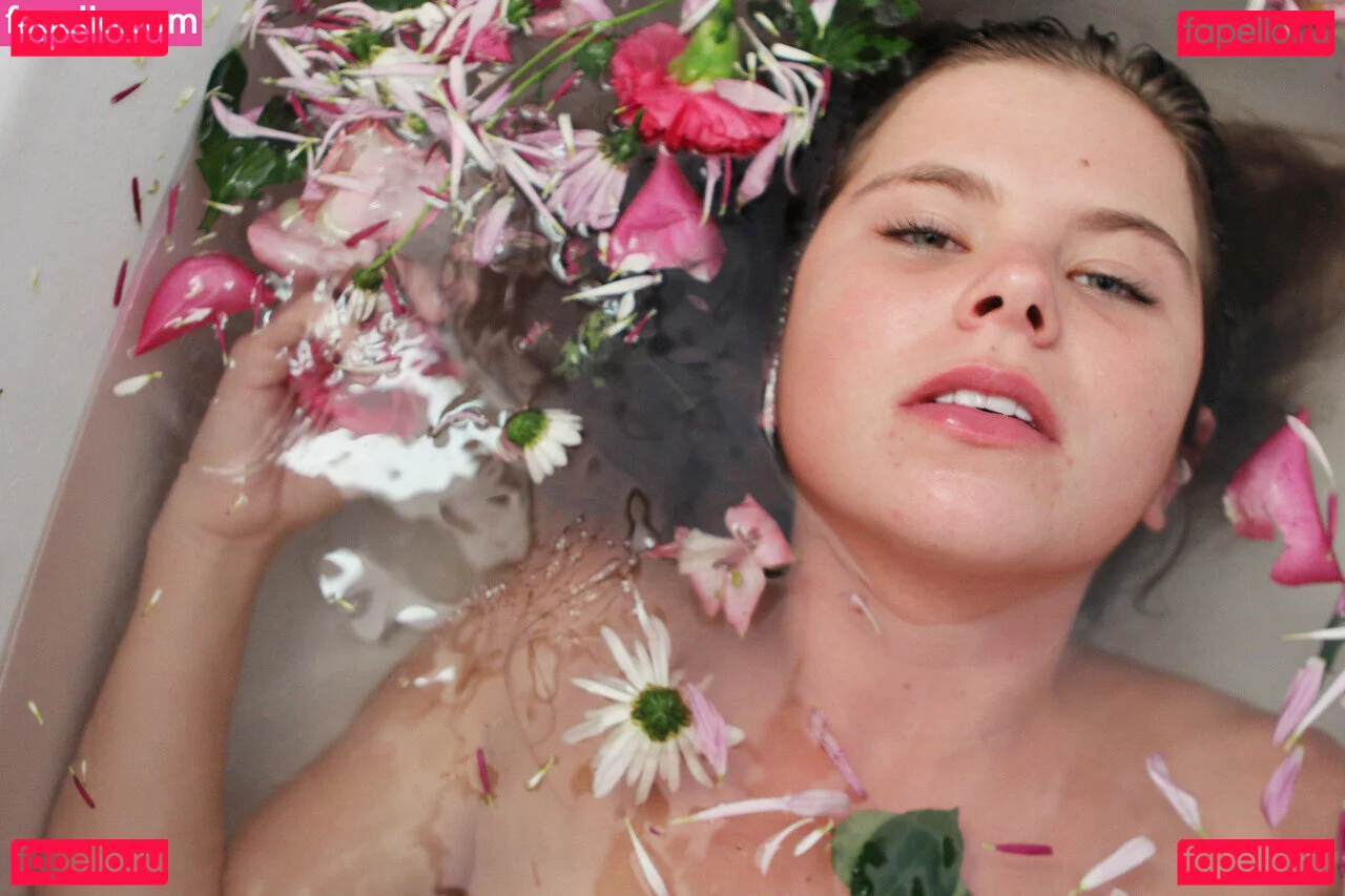 Insuh Yoon Onlyfans Photo Gallery 