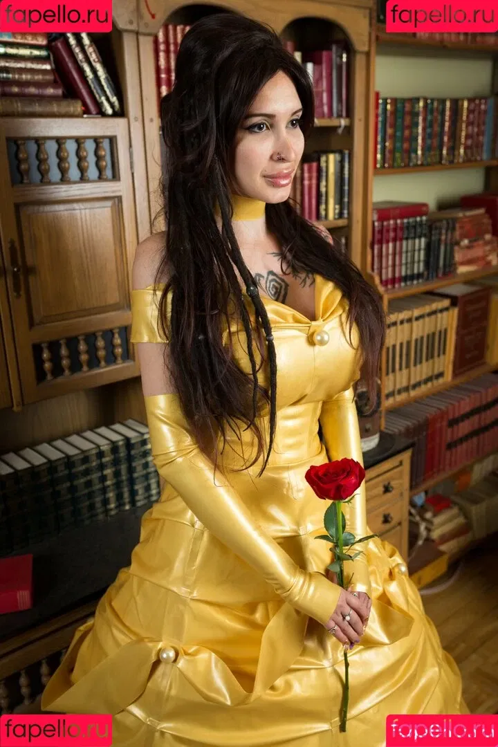 Ariane Saint-Amour's Onlyfans Photo Gallery 