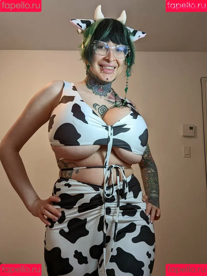 Ariane Saint-Amour's Onlyfans Photo Gallery 