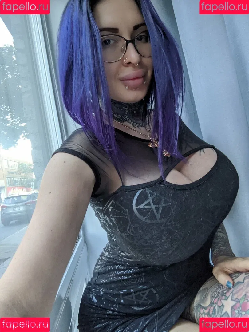 Ariane Saint-Amour's Onlyfans Photo Gallery 