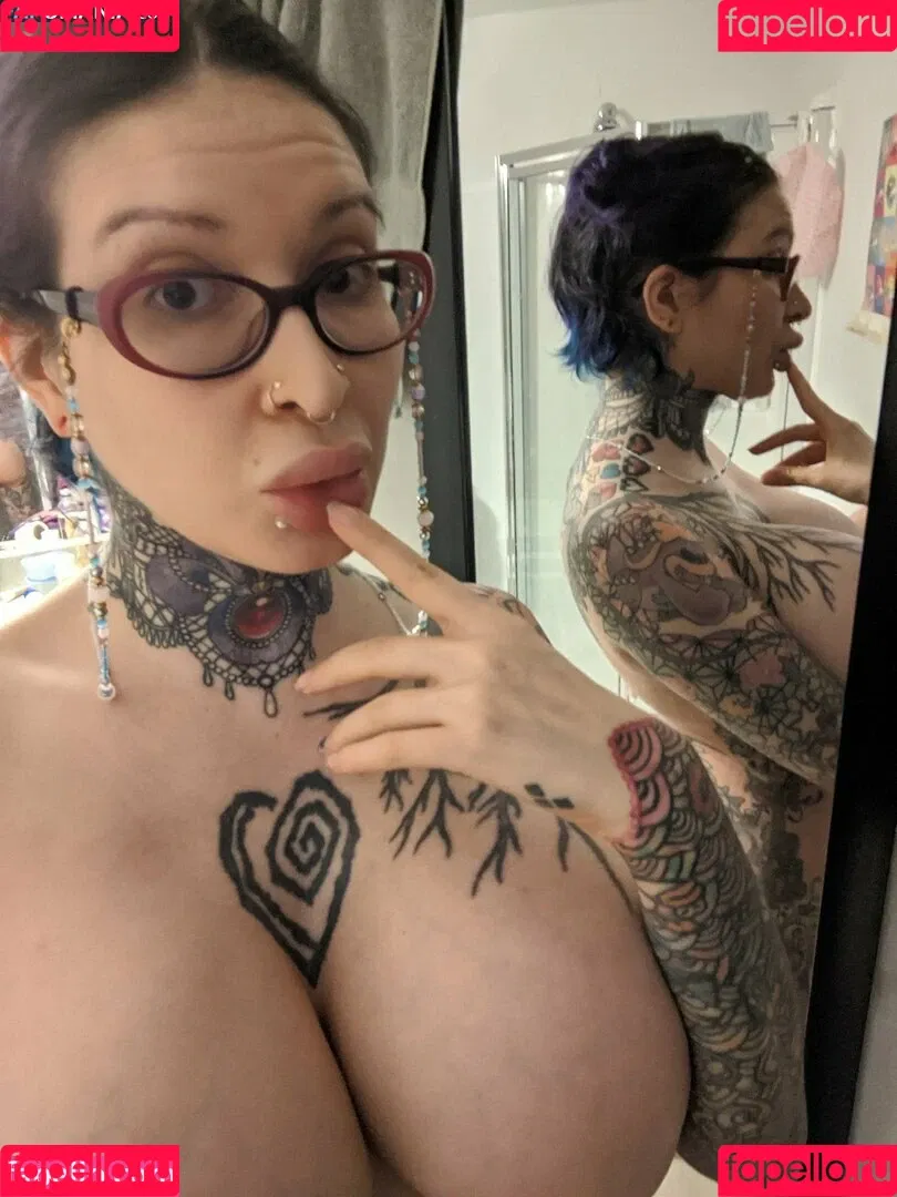 Ariane Saint-Amour's Onlyfans Photo Gallery 