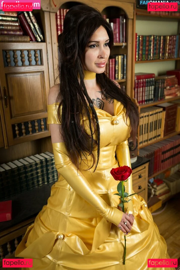 Ariane Saint-Amour's Onlyfans Photo Gallery 