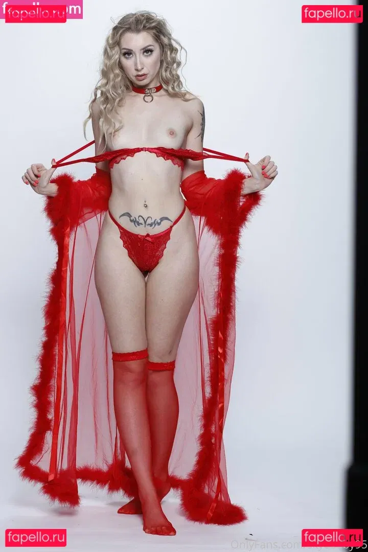 skyebaby95 Onlyfans Photo Gallery 