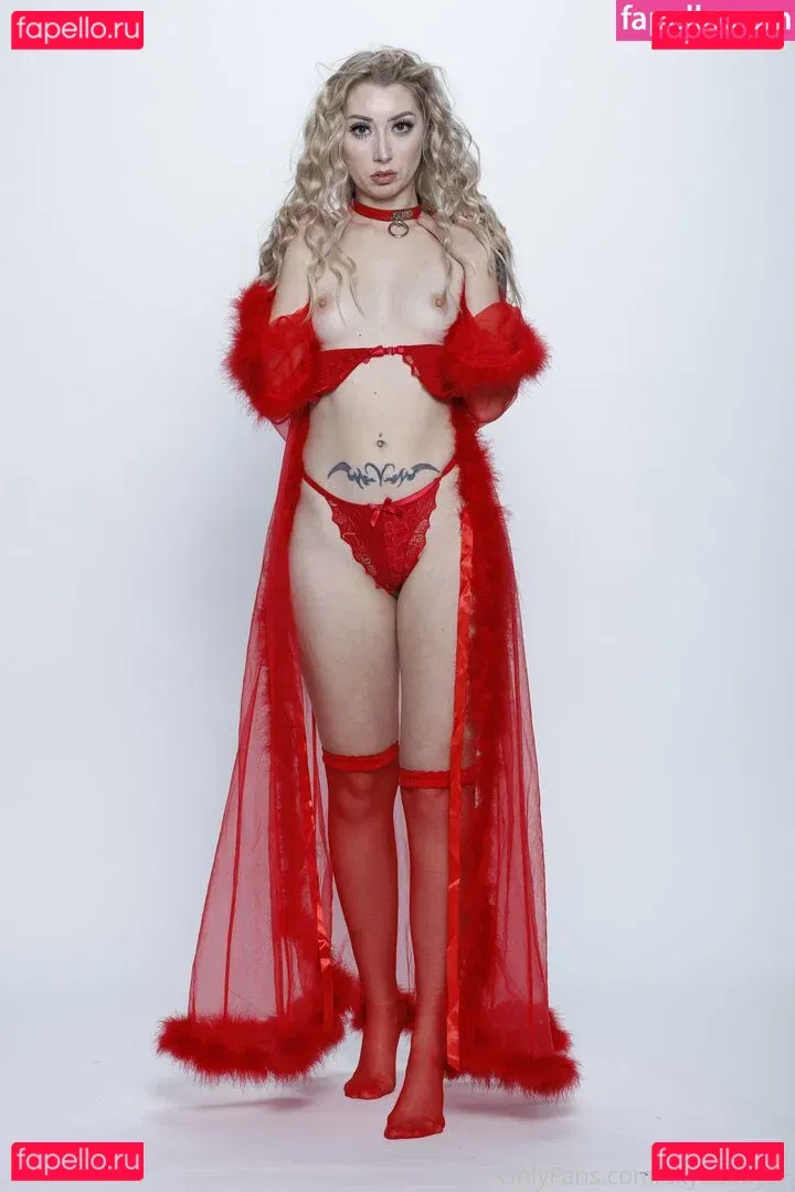 skyebaby95 Onlyfans Photo Gallery 