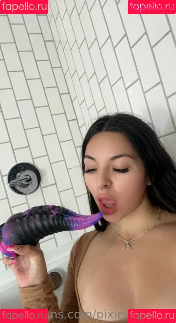 pixiewinn222 Onlyfans Photo Gallery 