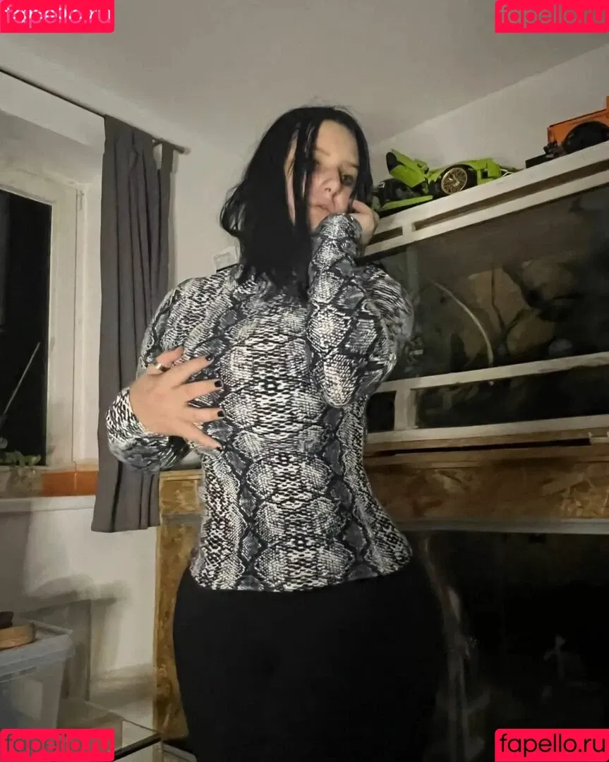 thethreeheadedsnake Onlyfans Photo Gallery 