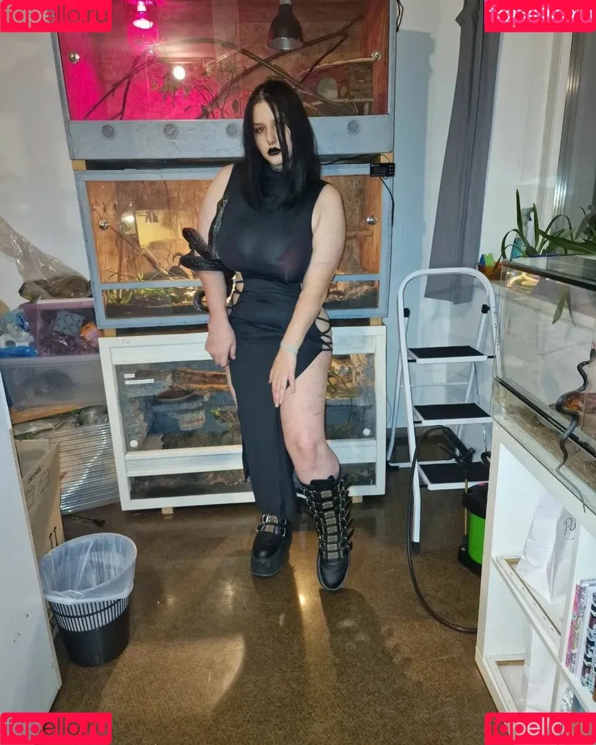 thethreeheadedsnake Onlyfans Photo Gallery 