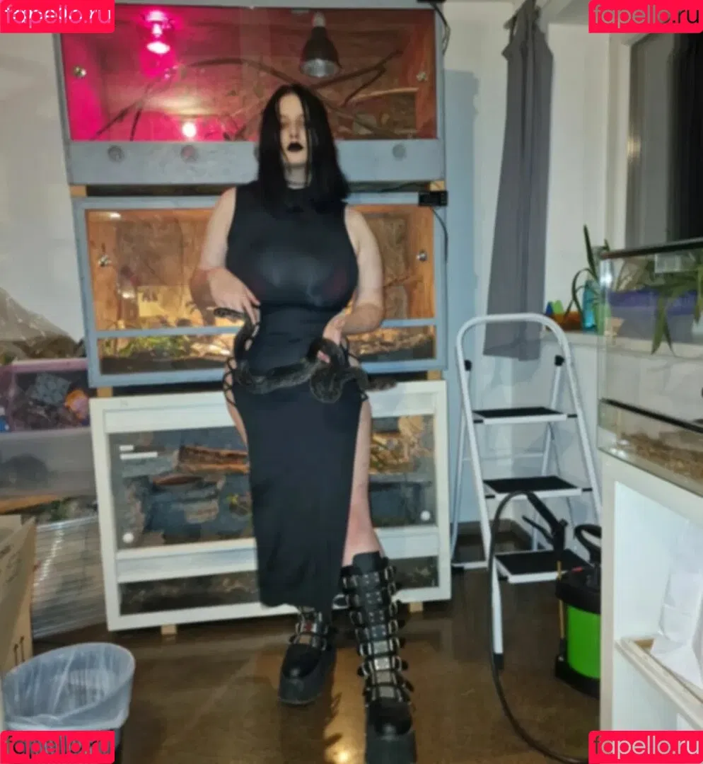 thethreeheadedsnake Onlyfans Photo Gallery 