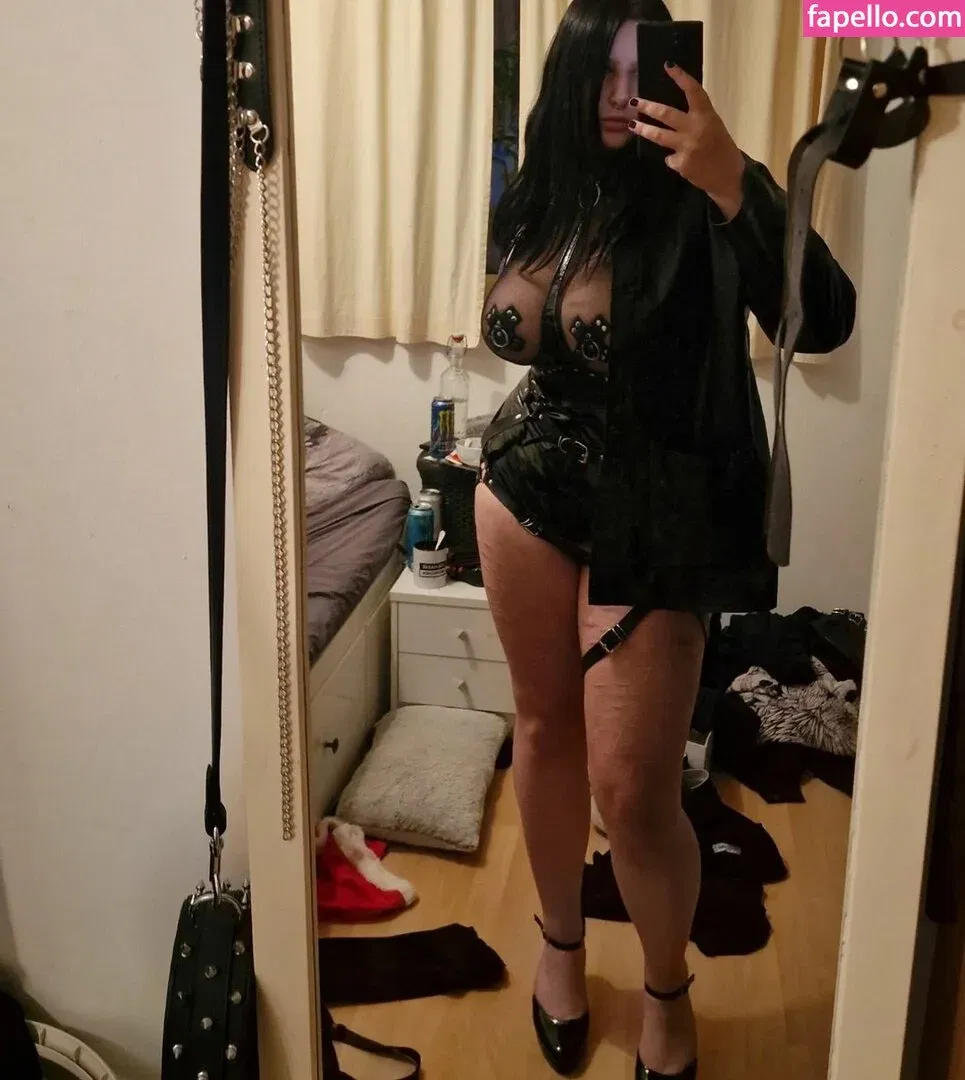 thethreeheadedsnake Onlyfans Photo Gallery 